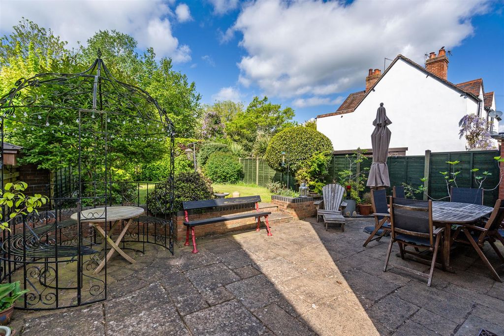 Property photo 2 of 16 2312 Stratford Road_3.Jpg