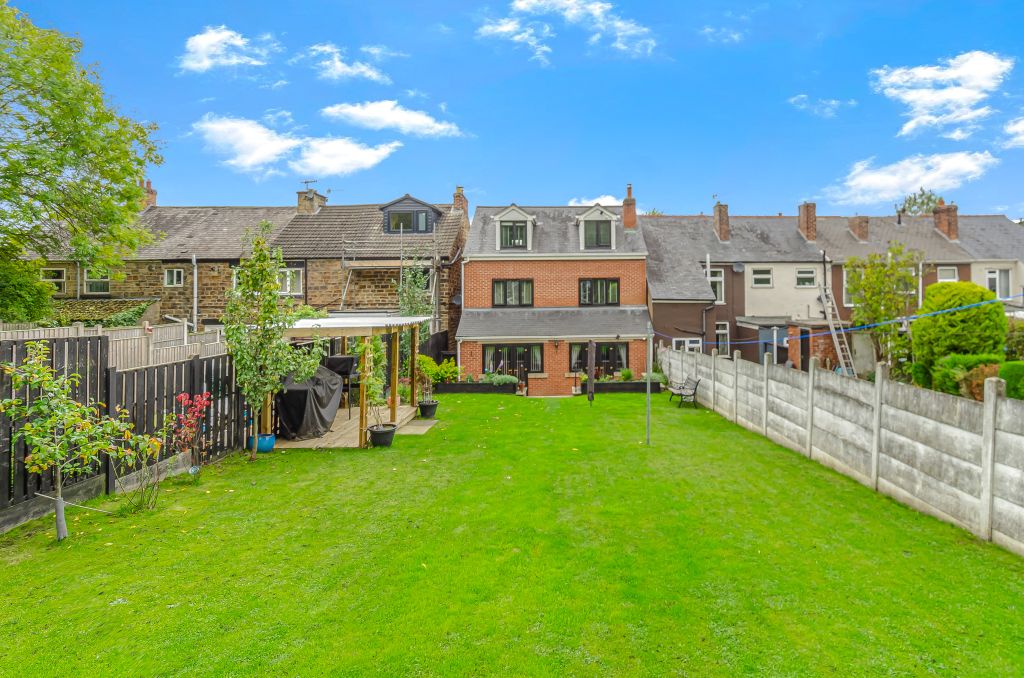 Property photo 1 of 40 Advert-02