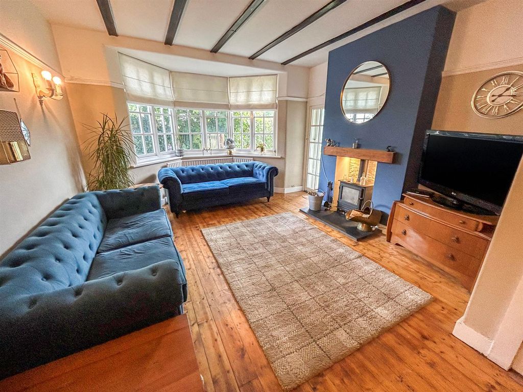 Property photo 2 of 22 Sitting Room