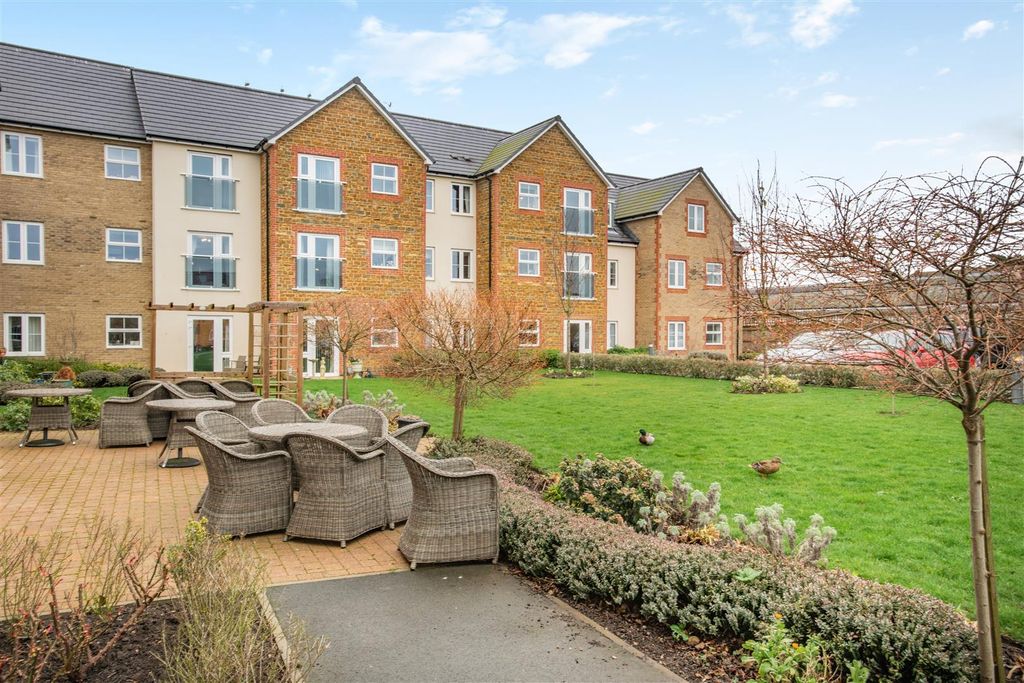 Property photo 1 of 17 Eastland Gardens .Jpg