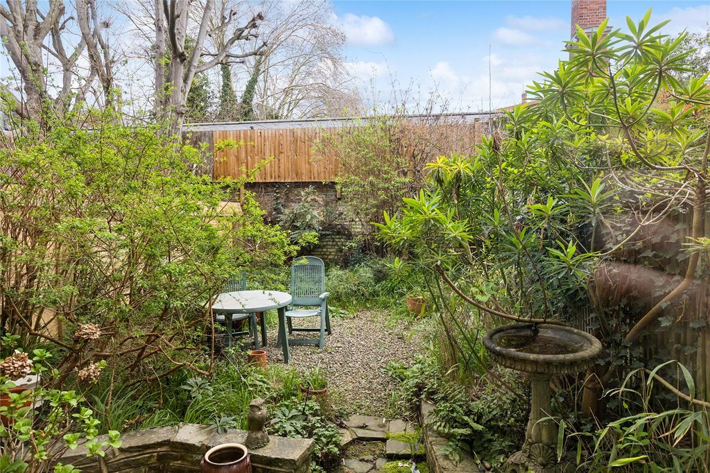 Property photo 3 of 17 Garden