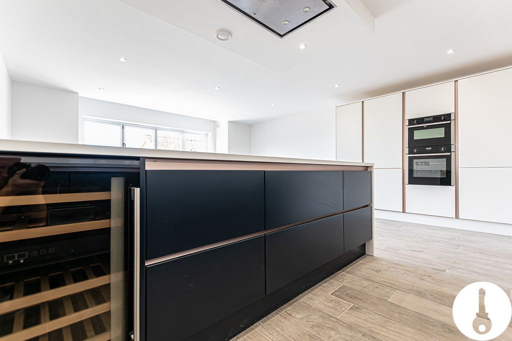 Property photo 3 of 45