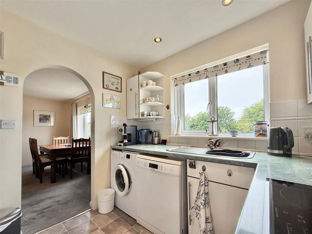 Property photo 3 of 19 Kitchen_.Jpg