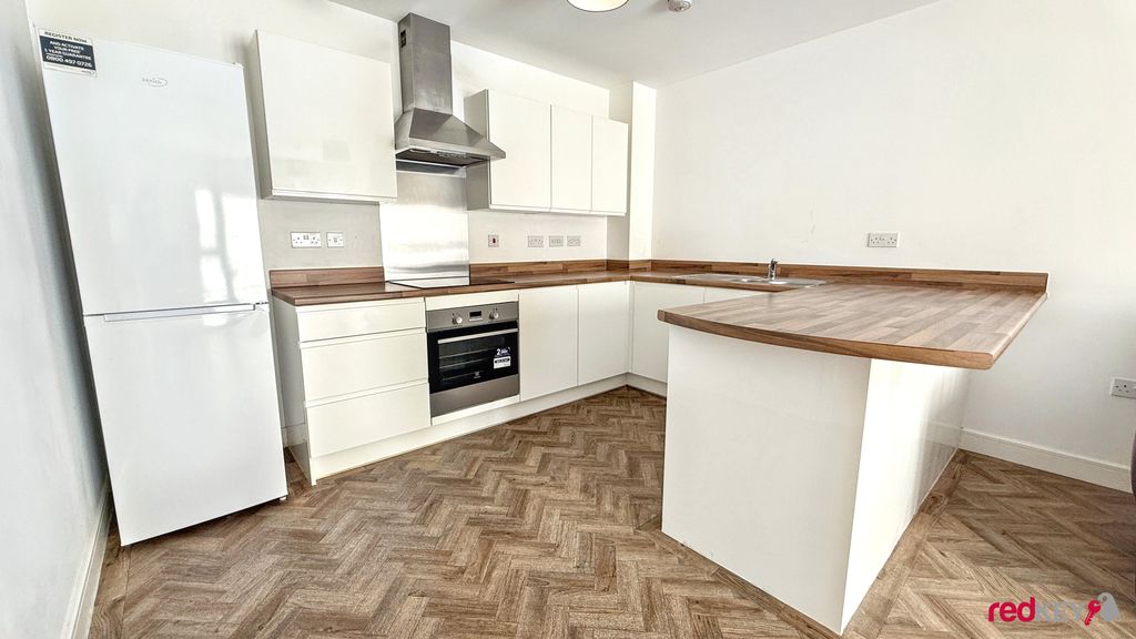 Property photo 3 of 11 Kitchen