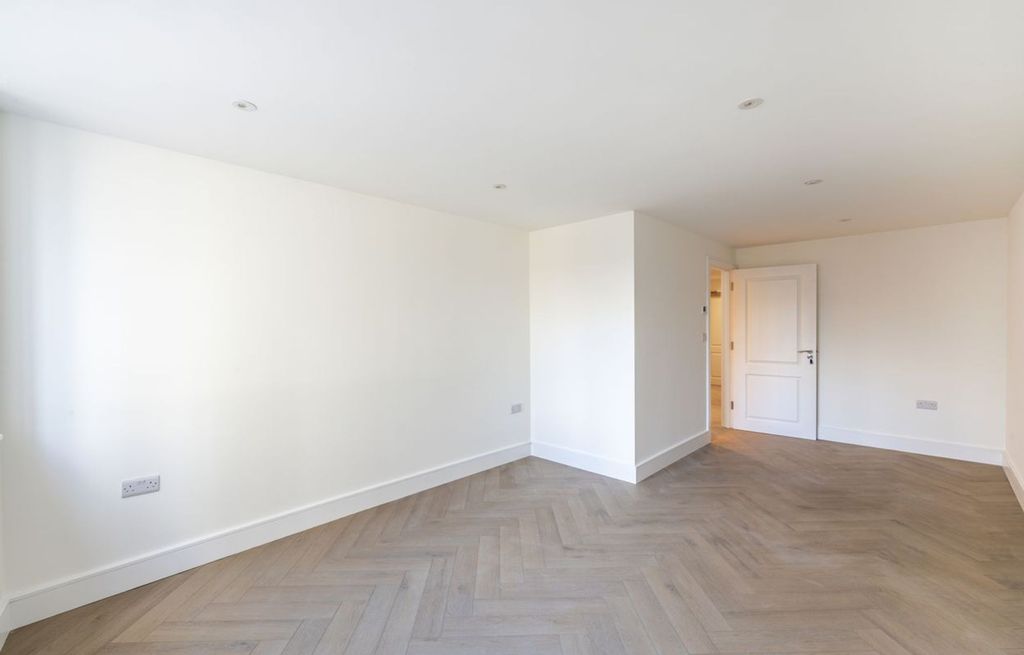 Property photo 1 of 4