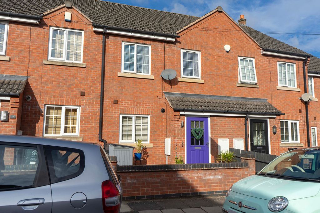 Property photo 1 of 32