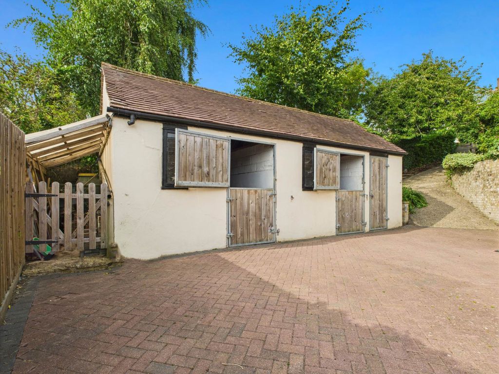 Property photo 2 of 35