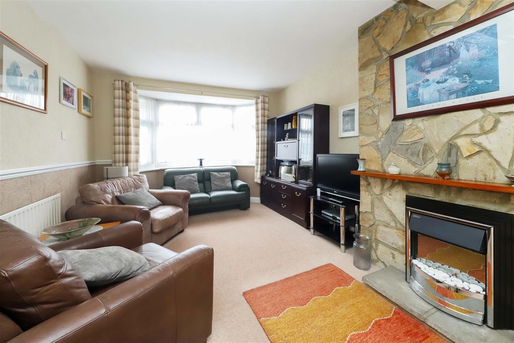 Property photo 2 of 11 Living Area