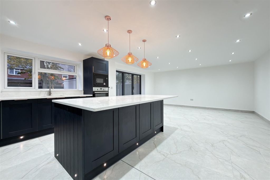 Property photo 2 of 28 Kitchen & Dining Room