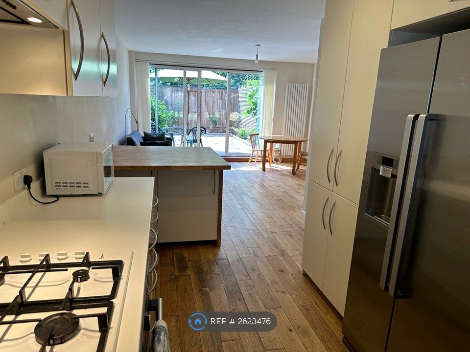 Property photo 3 of 27 Kitchen