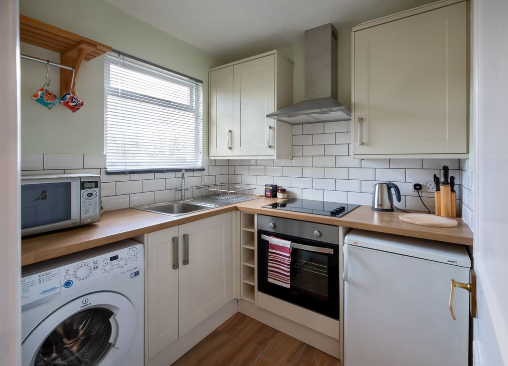 Property photo 1 of 4 Kitchen
