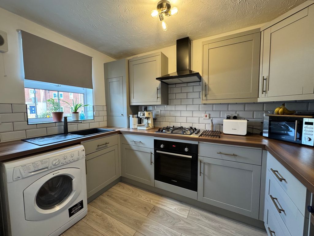 Property photo 3 of 10 Re-Fitted Kitchen
