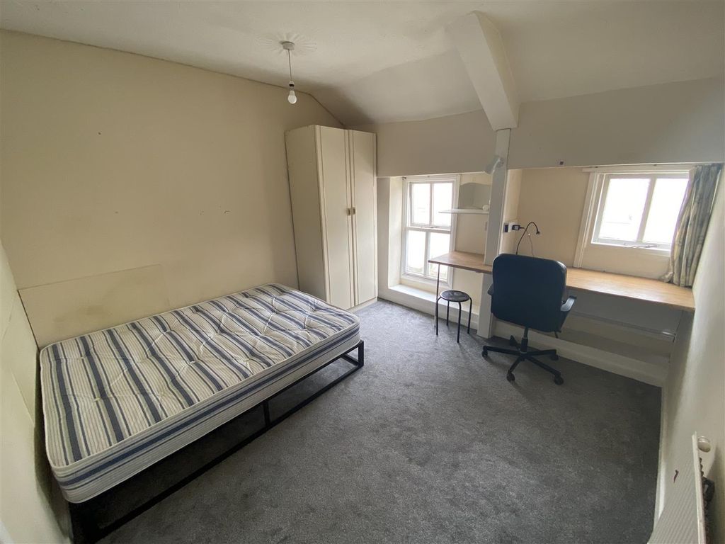 Property photo 2 of 4 Room 3 - 72A Park.Jpg