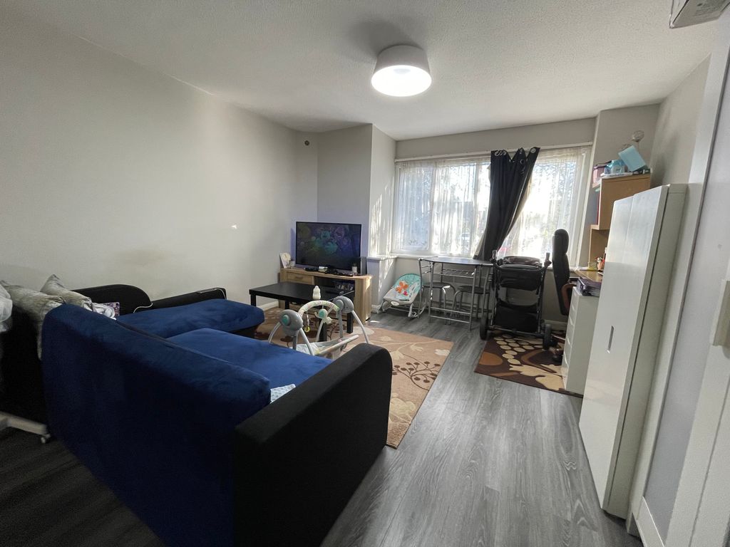 Property photo 3 of 5 Living Room