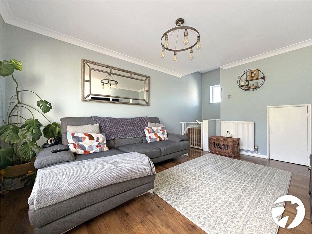 Property photo 3 of 14 Lounge