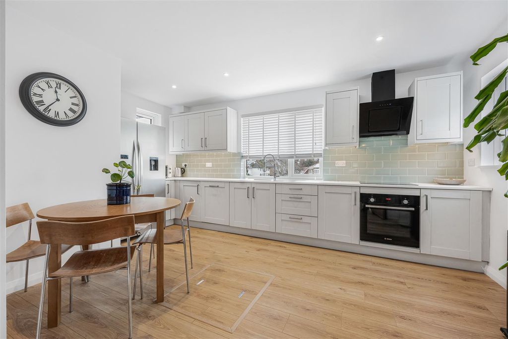 Property photo 2 of 21