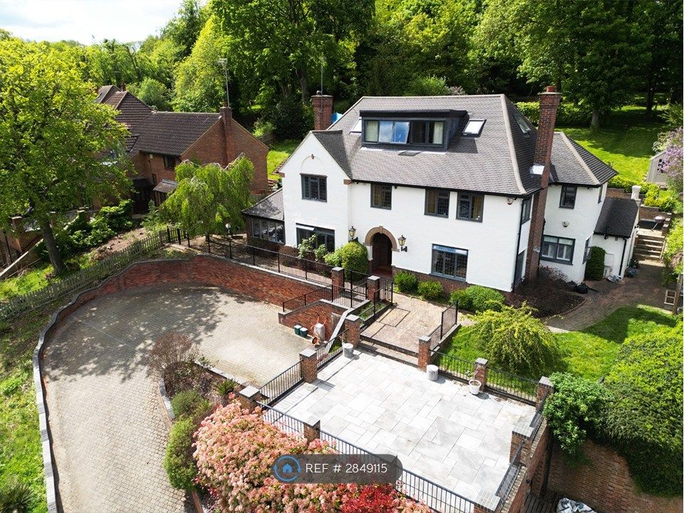 Property photo 1 of 35 5 Bed Detached