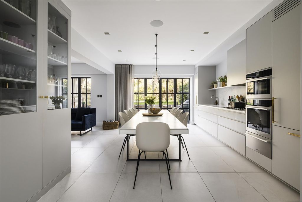 Property photo 1 of 17 184 - 186 Sutherland Avenue-0864-Edit.Jpg