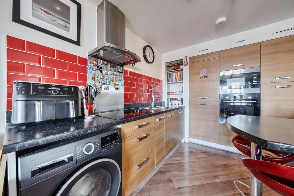 Property photo 3 of 17 Kitchen