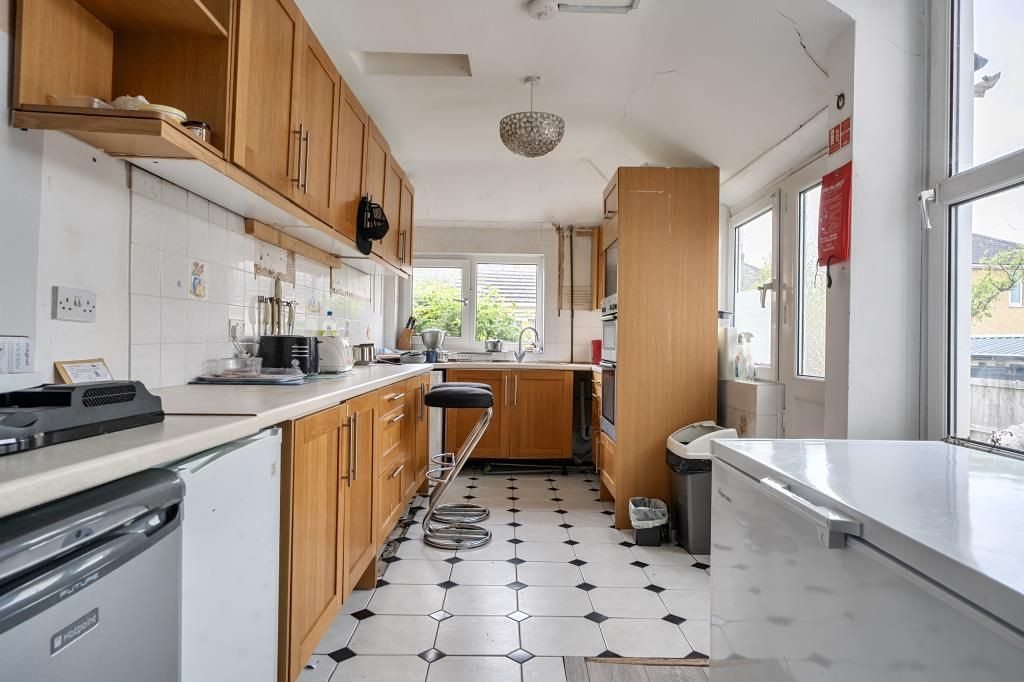 Property photo 3 of 14 Kitchen