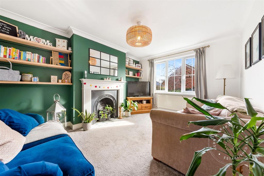 Property photo 2 of 34 Murrel-Close-04.Jpg