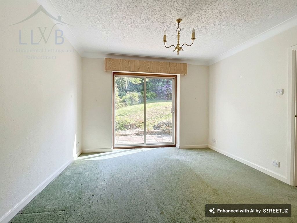Property photo 3 of 28 Dining Room