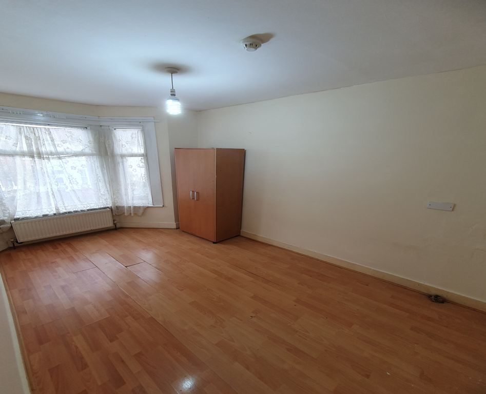 Property photo 2 of 11 20251103_093430