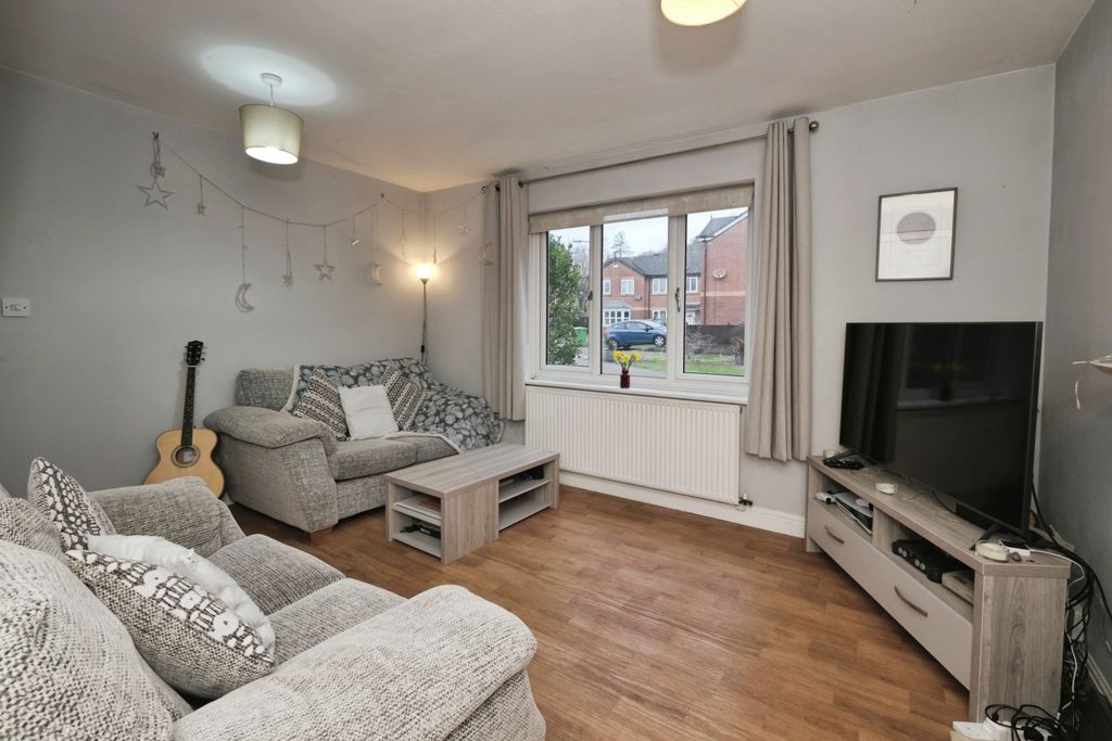 Property photo 2 of 12 Lounge