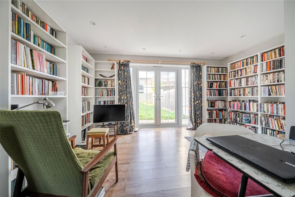 Property photo 2 of 17 Picture No. 33