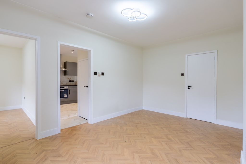 Property photo 3 of 33 5168373