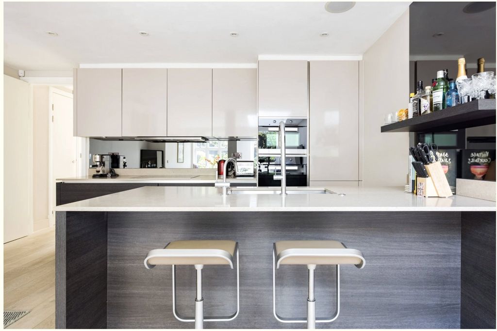 Property photo 2 of 13 Picture No. 11