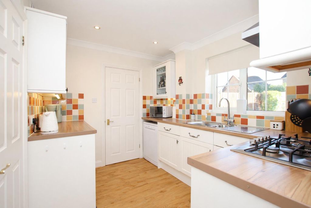 Property photo 3 of 23 11.Png