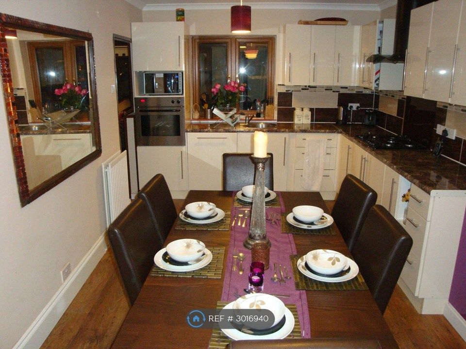 Property photo 3 of 10 Dining Area