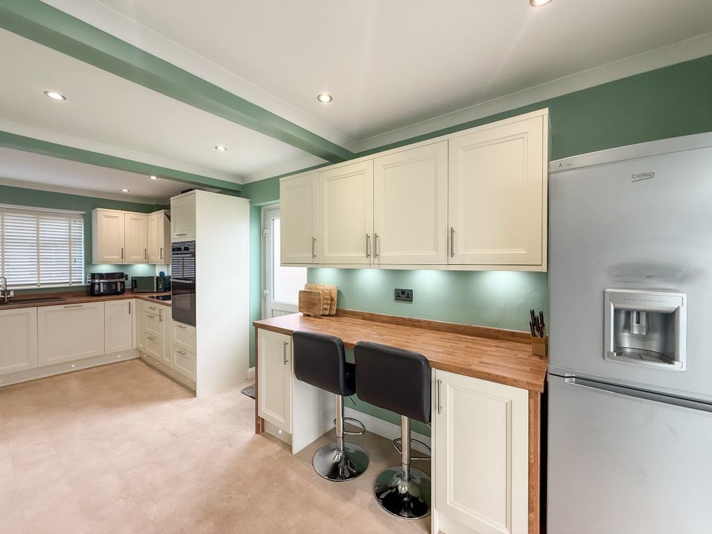 Property photo 2 of 22 Breakfasting Kitchen