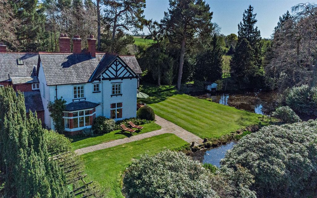 Property photo 2 of 20 The Clock House