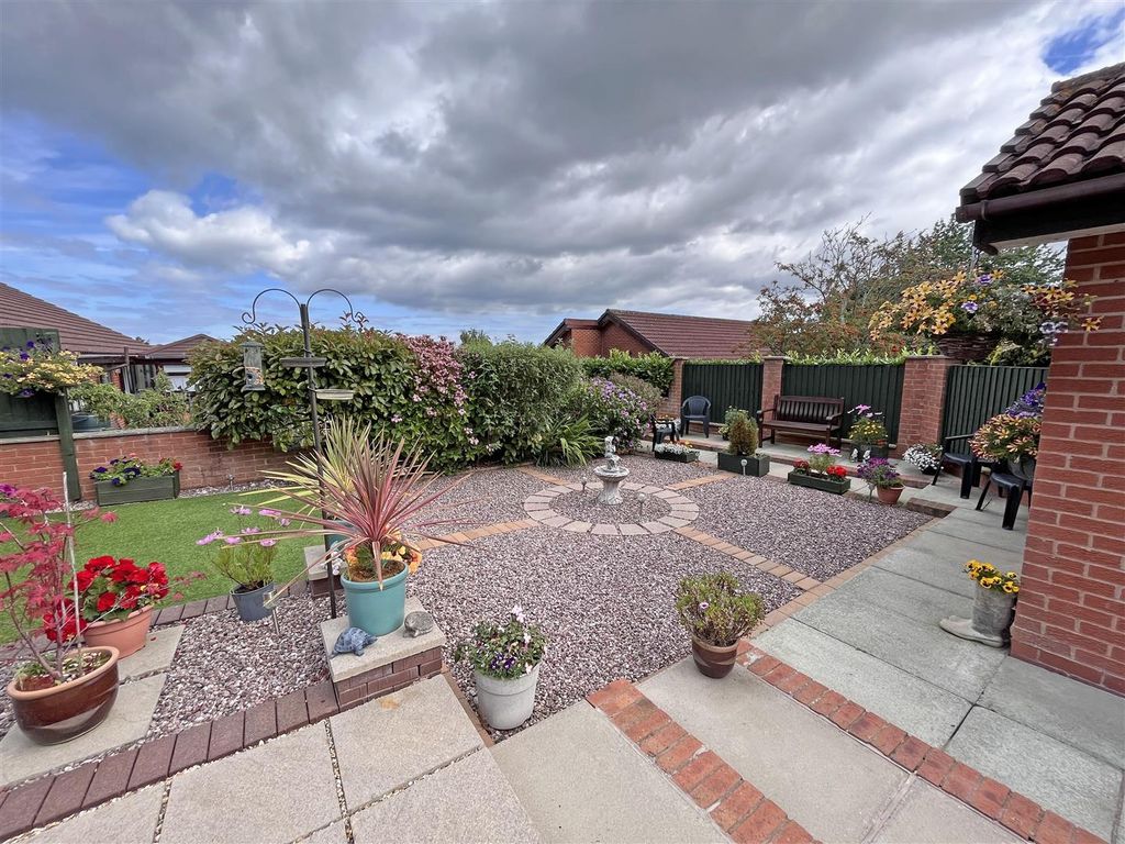 Property photo 2 of 26 Garden.Jpg