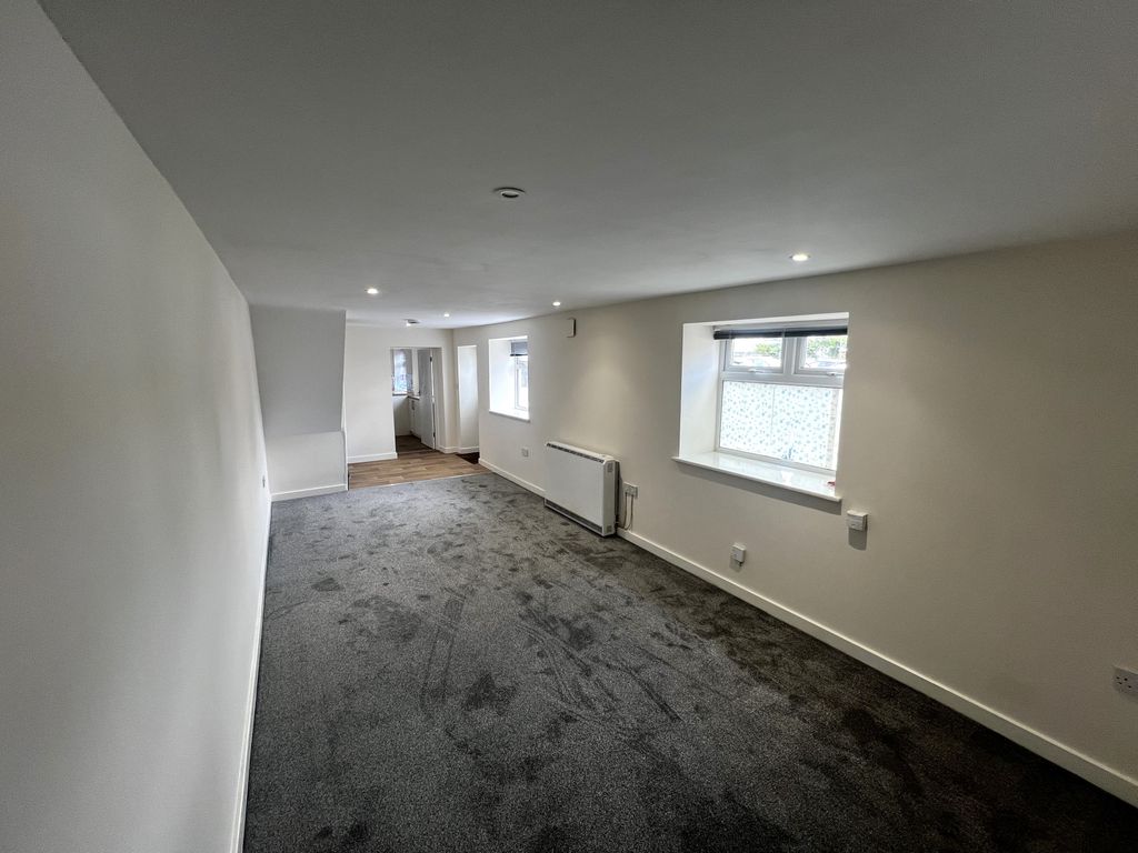 Property photo 3 of 8 Bedroom