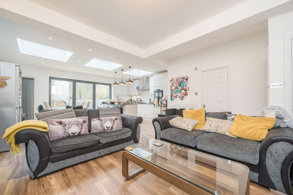 Property photo 3 of 7