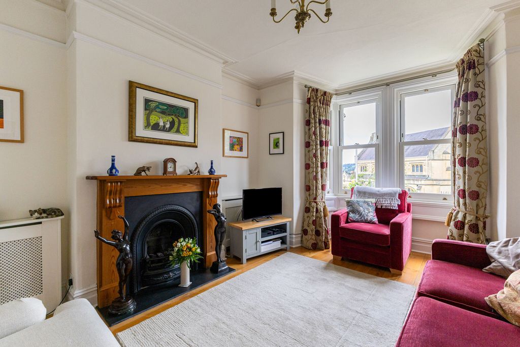Property photo 3 of 14 Sitting Room