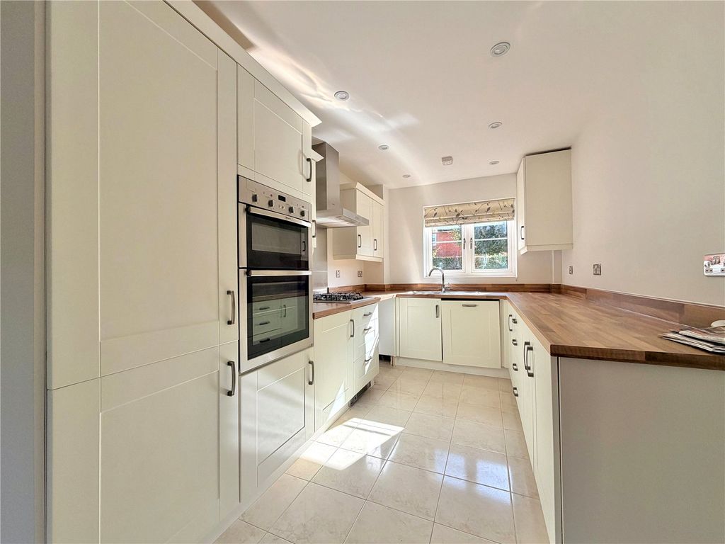 Property photo 2 of 14 Picture No. 16