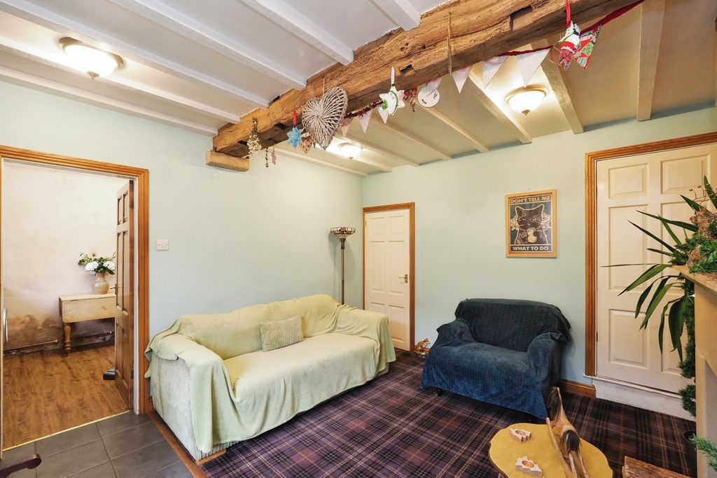 Property photo 2 of 17 Spacious Yet Cosy Lounge