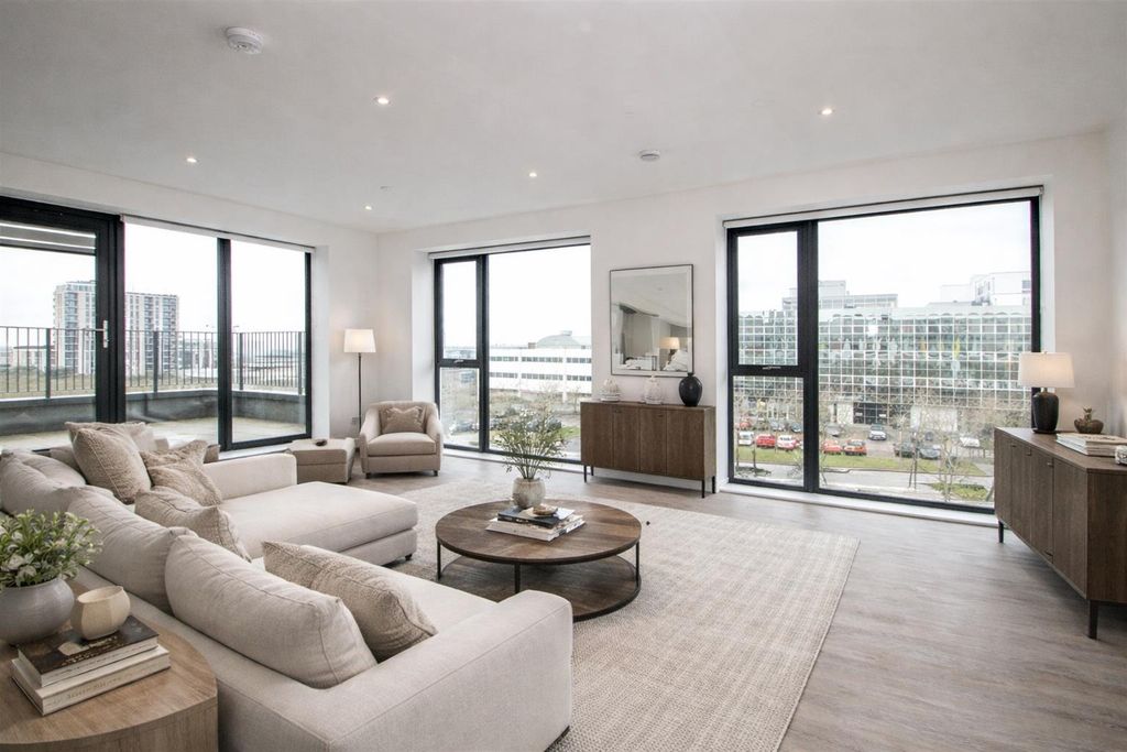 Property photo 1 of 21 Sil2.Png