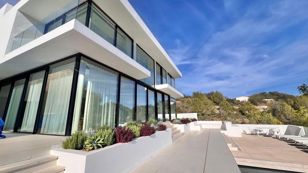 Property photo 3 of 19