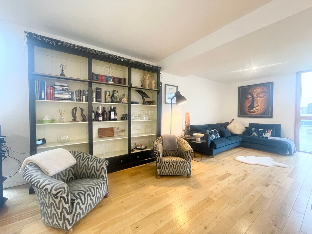 Property photo 3 of 21 Living Area