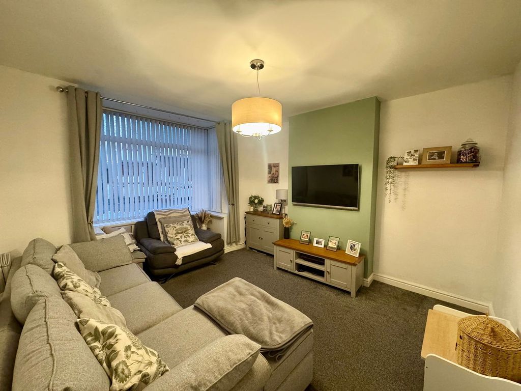 Property photo 2 of 31