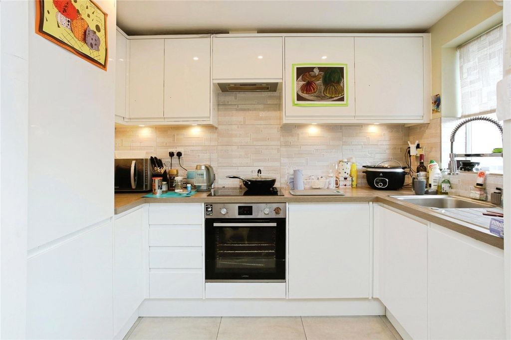 Property photo 2 of 8 Kitchen