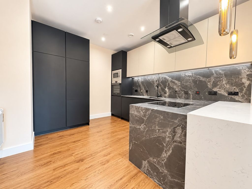 Property photo 3 of 11 Kitchen