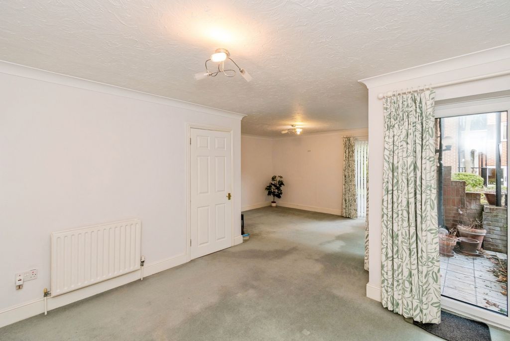 Property photo 2 of 17 Photo