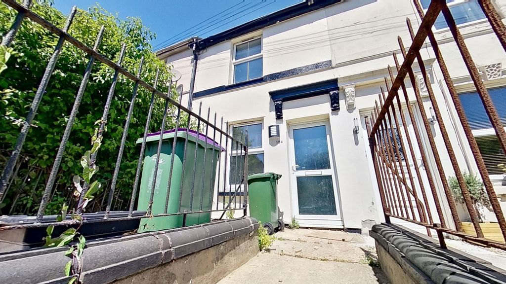 Property photo 2 of 27