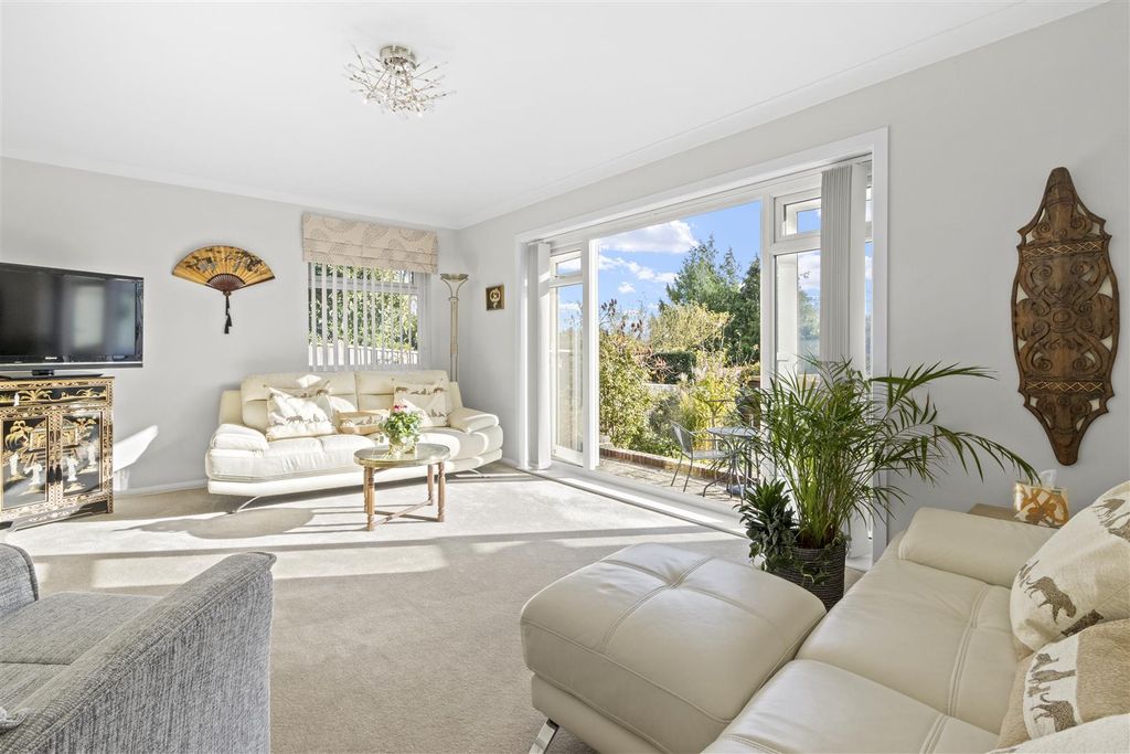 Property photo 3 of 21 Sitting Room